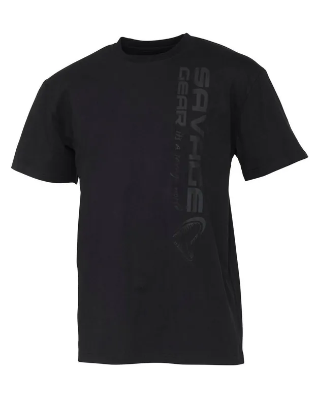 Exclusieve Aanbieding Savage Gear Vertical Logo Tee Black T-Shirt L
